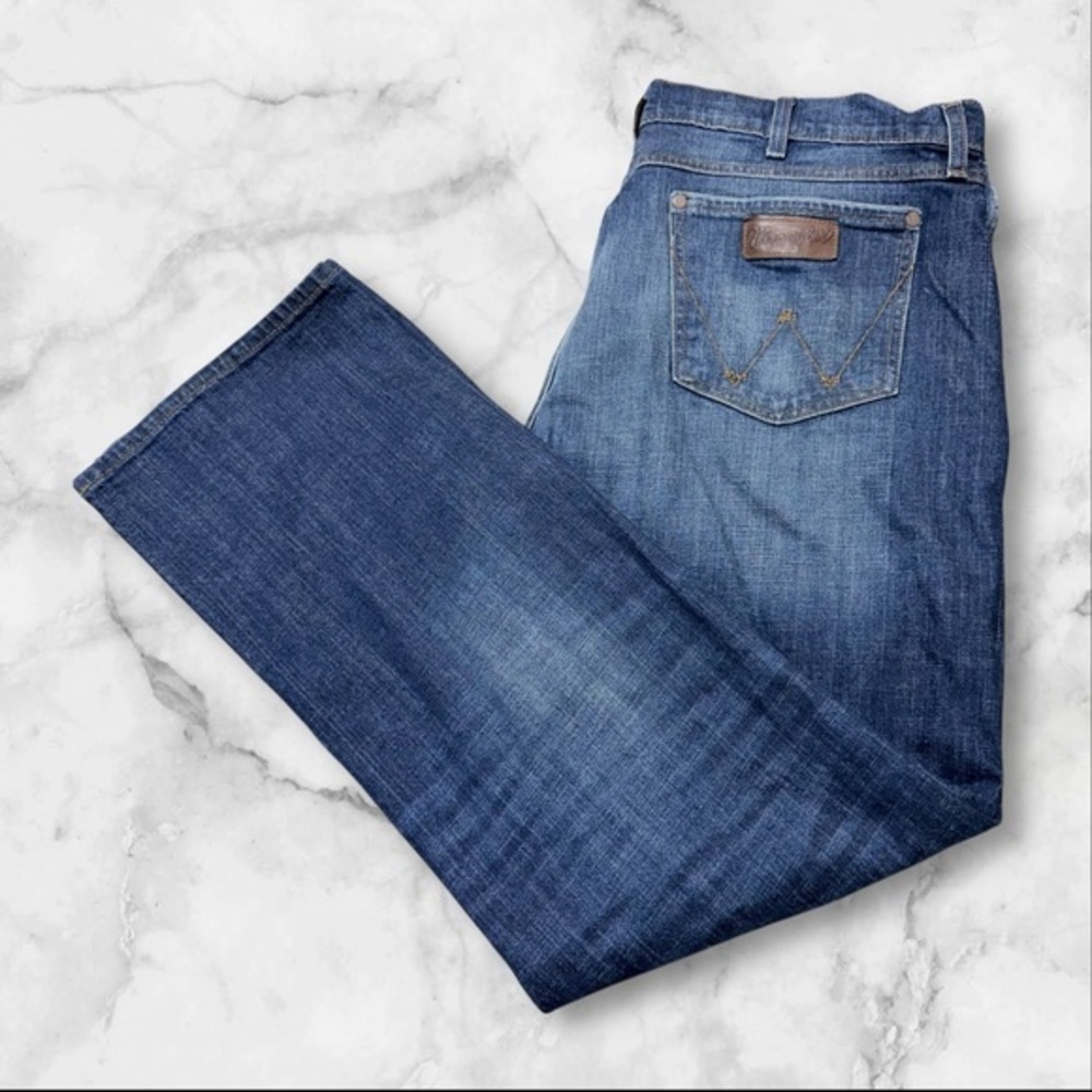 Wrangler Retro Men’s Size 42 x 24 Relaxed Boot Jeans A41